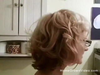 Homegrown Video: Jun Cummings dikongkek tetek oleh Donald Appleton