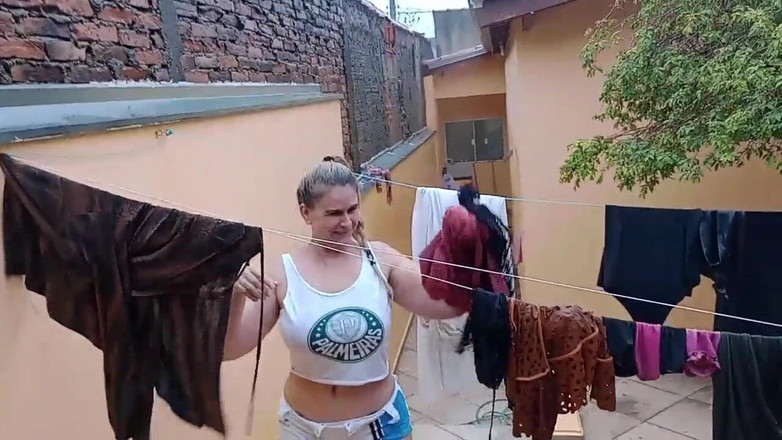 Tiffany Montavani: MILF mytí dvora, praštil hadici do její kundičky