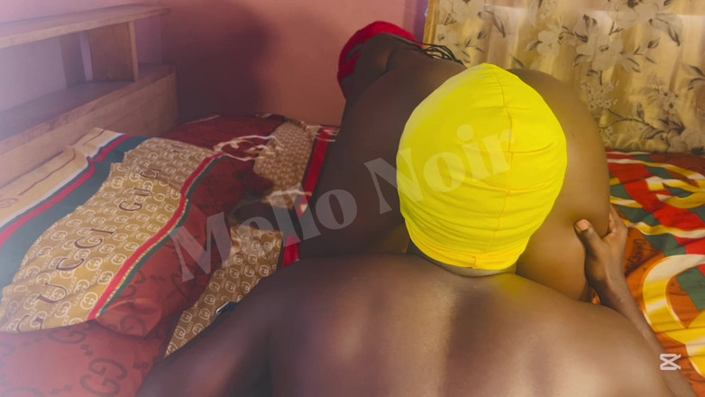 Mello Noir: Detik-detik Romantik yang sengit