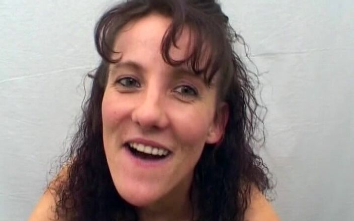Deutsche Frauen: 핫한 쓰리웨이 섹스 후 정액을 먹는 독일 밀프