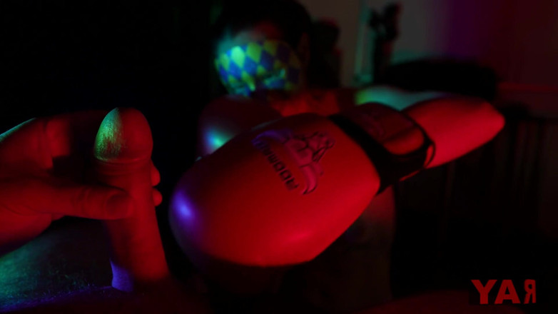 YARzabello: Boxing match hits the balls and a member in gloves...