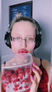 Asmr Strawberry Makan - Asmr, cermin mata, kegemukan, ginjal, bibir besar, mulut, makanan, fetish muka, kuku panjang
