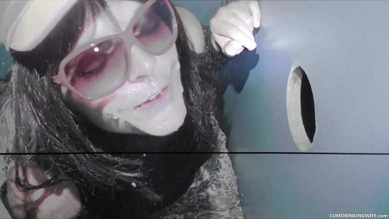 Cumdrinking Wife: Gangbang gloryhole con molti sconosciuti