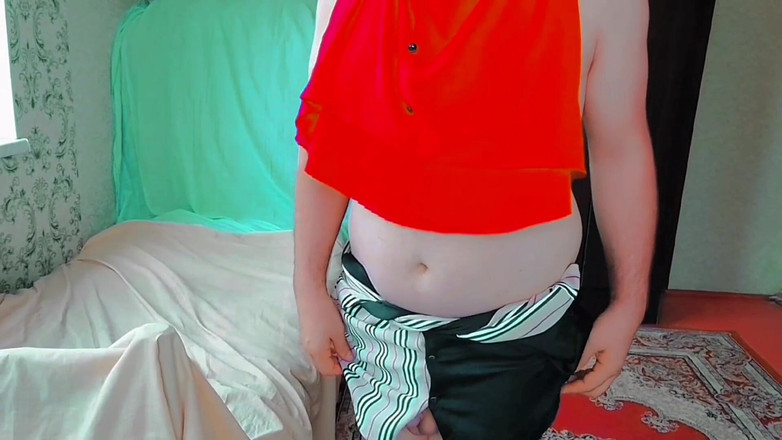 Kitty_Cross: Lelaki Pondan yang cantik ketawa bermain-main sambil menari dengan menggoda