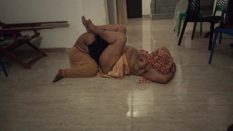 Tamil lesbian: Neformální tanec
