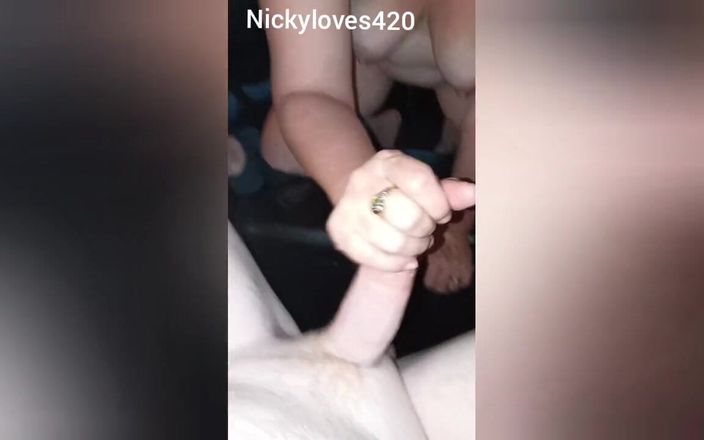 Nickyloves: Evet amcığıma boşal