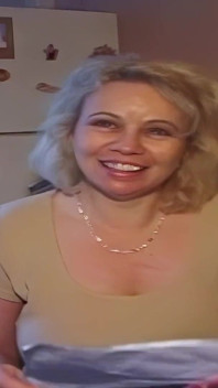 Le fantasie casalinghe britanniche hanno un lusso con julie