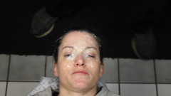 Dirty Dees: Sie ist zurück und ihr gesicht ist mit großen ladungen...