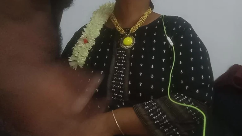 Santhi89: Tajné šukání tamilské sexy hospodyňky