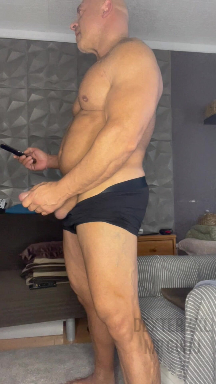 Mr. Guru: Unterwäsche wichst. Herr guru bodybuilder wichsen, wichsen von sperma