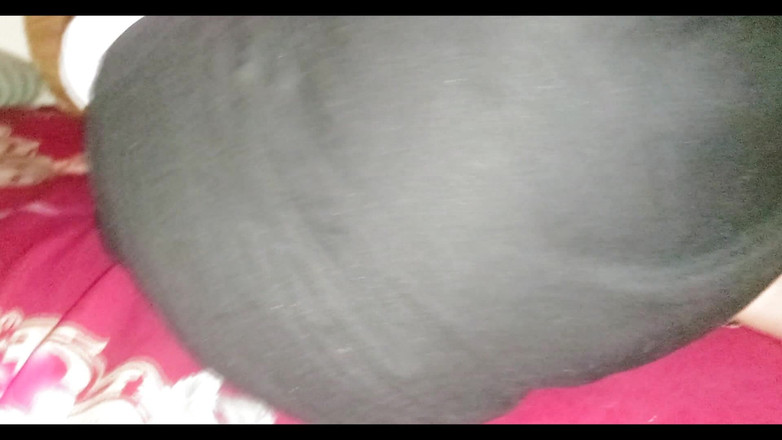 Nadiyabd: Regardez un demi-frère et sa demi-sœur indiens baiser en vidéo