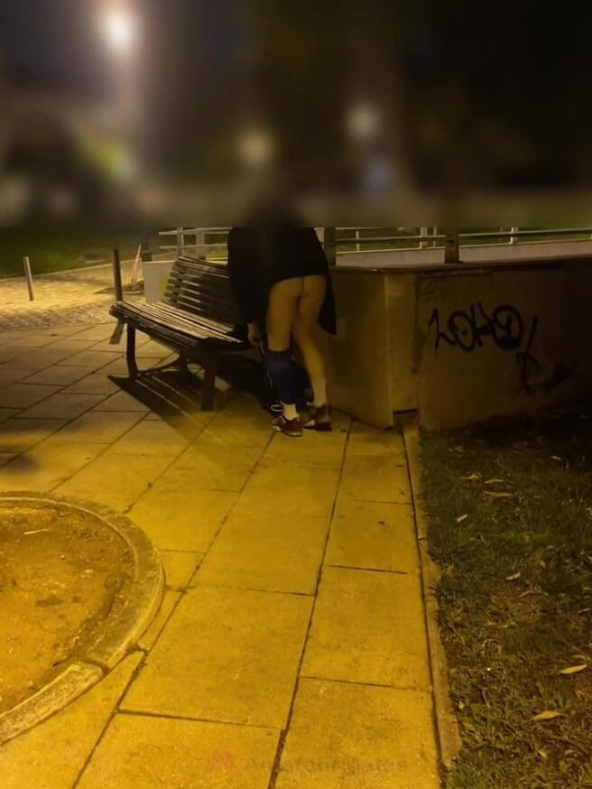 AmateurMates: Amateur-junge Erwischt Beim Umziehen in Einem Park Und Zeigt Seinen...