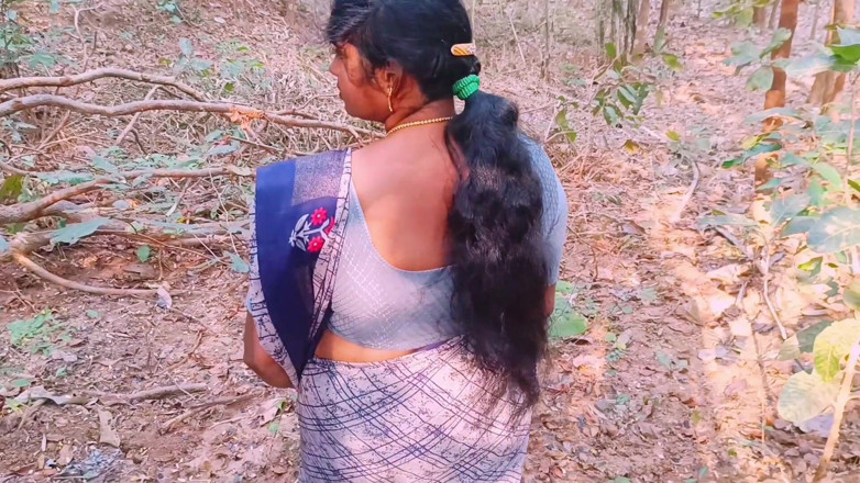 Telugu honey lips: Sesso indiano all'aperto. Desi Bhabi segretamente cazzo maritino nella foresta....
