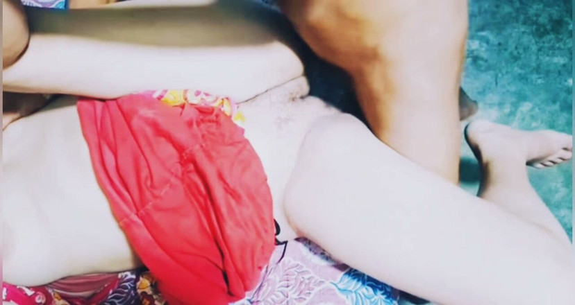 Teensex: Vnadná blonďatá MILF Bhabi ukazuje Chris Young, jak si správně...