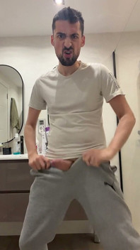 Papa Wichst Auf Der Öffentlichen Toilette Und Kommt Oft
