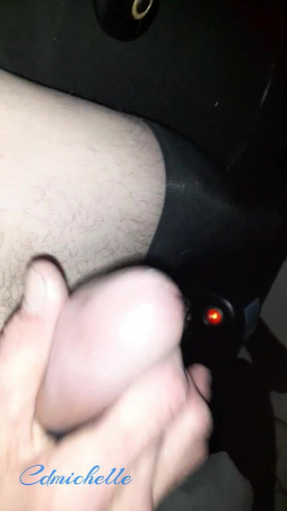 Crossdressers Cd Michelle wearing sexy lingerie: Travestito Travestito Travestito Sborra Un Grande Carico Indossando Una Tuta...