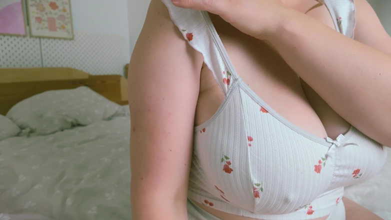 Mrs Wetslavs: Chubby Wife in Her Cute Pajamas Masturbation. Riding Dildo