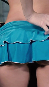 La teen dani jensen viene scopata durante un allenamento