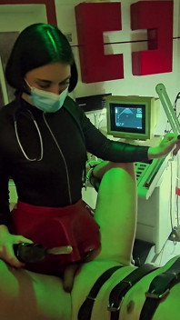 Dr. Lady Medea esame bizzarro bondage Ard CBT e inorrivato medico P2