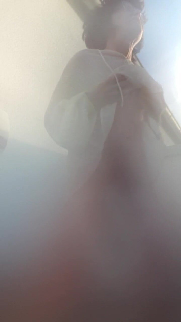 JulieEroticDress: Bílý anděl stříká venku