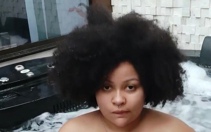 Cutiepiie Chubby: Bantu aku mencuci sekujur tubuhku?