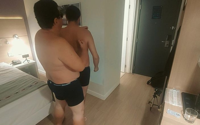 Combat and fetish: Cop Heavyhitterboxer: होटल के कमरे में कामुक वर्चस्व