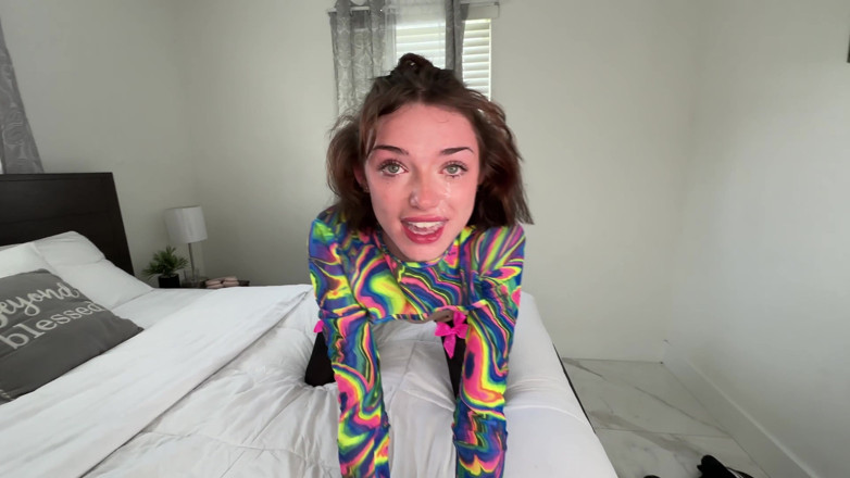 J-Mac: Sevimli tye boya bebek jmac tarafından sikiliyor ve katlanıyor