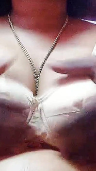 Une prof sexy du village se fait baiser dans la chambre
