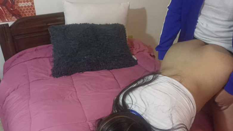 Astrid Cute: Teman wanita minta saya menemaninya di rumah dan membantunya dengan...