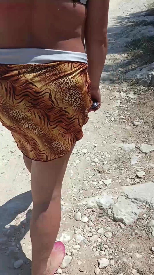 The Woman Pees on the Beach Parking Lot (Serge Didier) The Woman Pees on the Beach Parking Lot (Serge Didier)