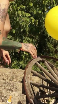 Orgía De 4 Chicas Españolas Haciendo Piss Para Un Payaso Que Se Las Folla a Todas