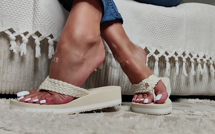 Goddess Lena: I miei piedi in piattaforma beige scivola