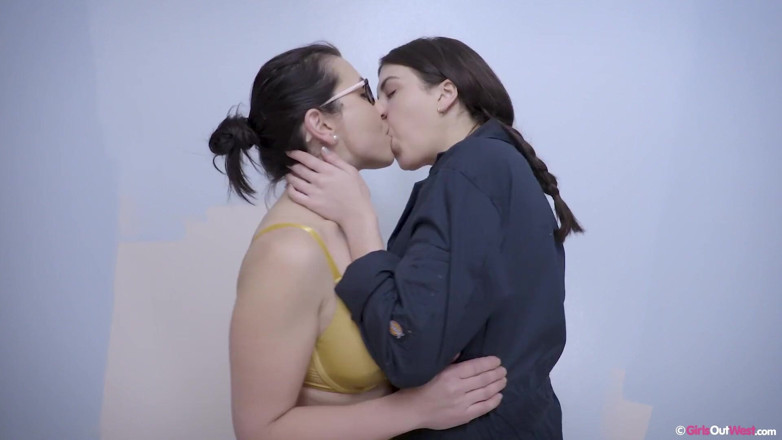 Girls Out West: Busty milf Chasey and small titted girl Amber lick each...