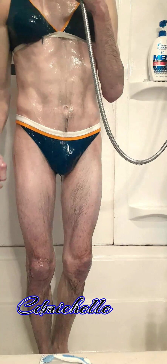 Crossdressers Cd Michelle wearing sexy lingerie: Crossdresser Cdmichell Memakai Pakaian Renang Biru Dua Keping