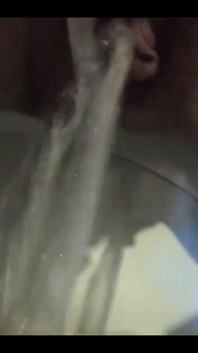 Prev- Milfycalla golden Doccia e pipì compilation