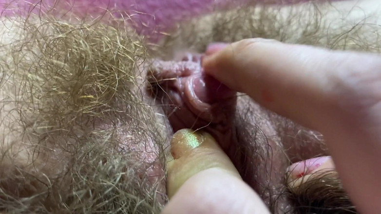 Cuteblonde666: Cum orgasm hairy pussy closeup and normal scenes big clit
