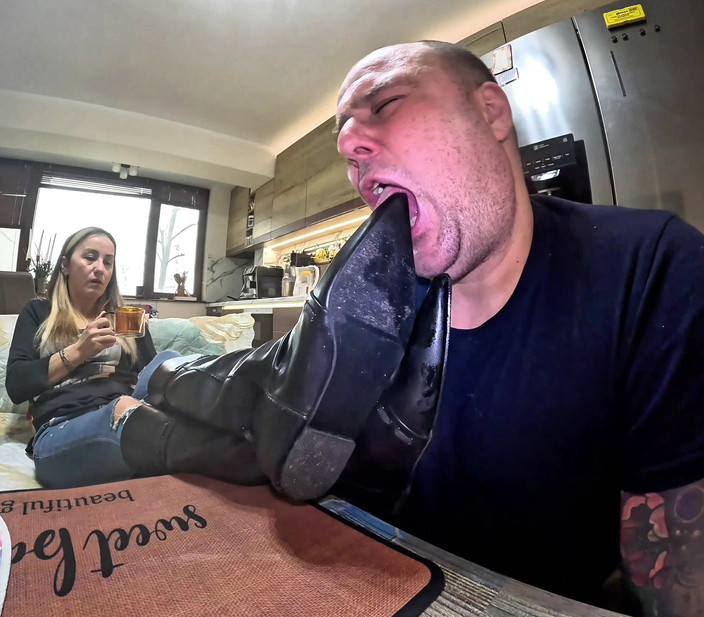 Mistressyammyboots: Ritual ketaatan: Kekuatan Kaki