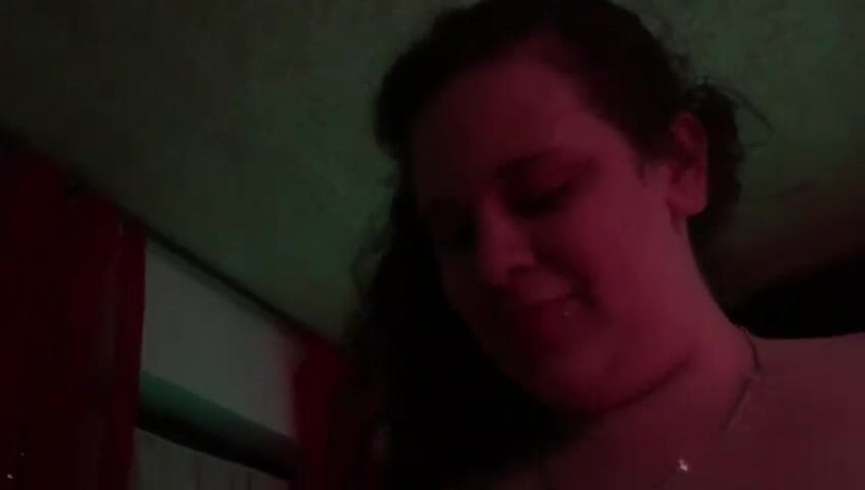 AmateurBBW: 나는 그의 자지를 한계까지 불어 버린다