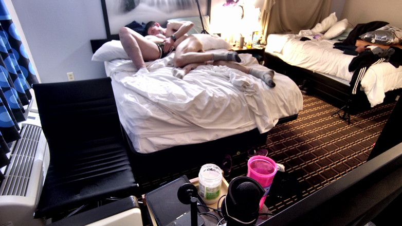 Alpha stud 4 u: A ella le encanta sentirse indefensa y cuando le pongo...