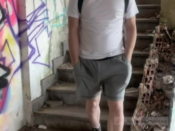 AmateurMates: Compilatie van amateur freeballen, bulten en vpl (zichtbare penislijn)