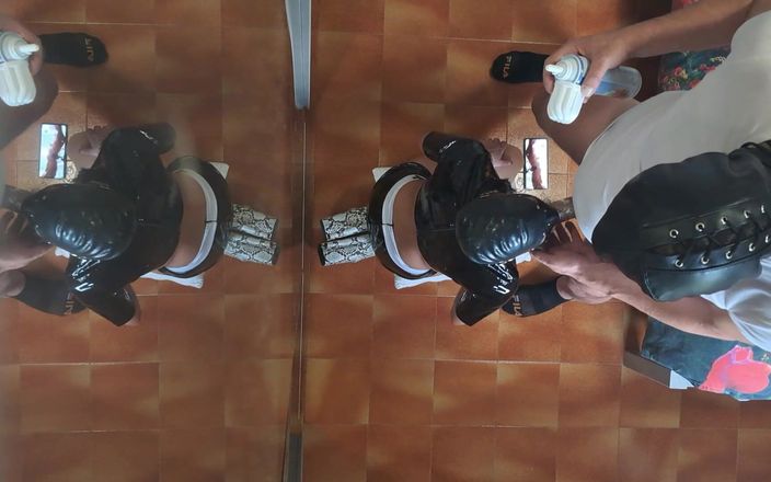 LauraOnHeels: Seksi kıyafetli, çoraplı ve yüksek topuklu orta yaşlı seksi kadın tekrarlanan...