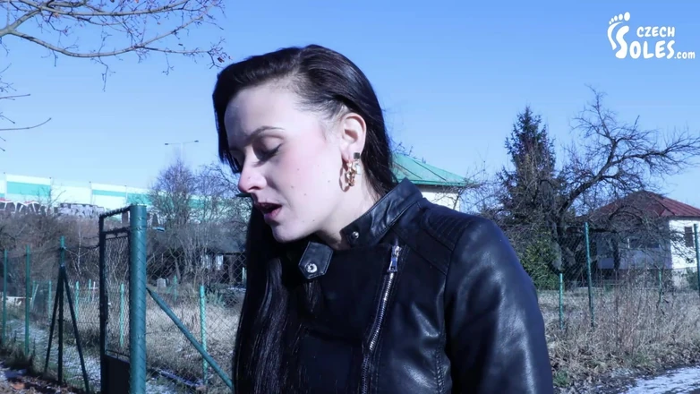 Czech Soles - foot fetish content: Escrava de limpeza de bota pública ganhando seu salário