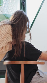 Son cul juteux mérite une bite