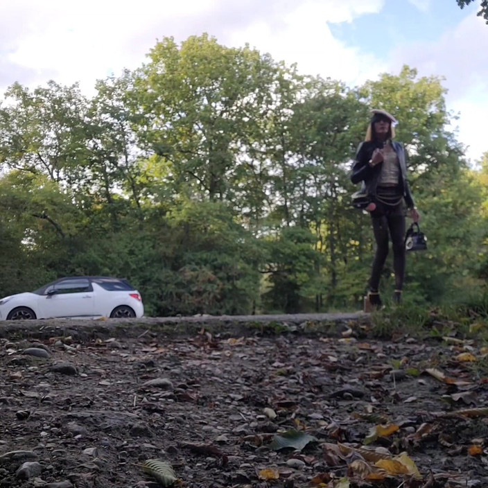 VaneSsa BiTCHx: Wandern im wald