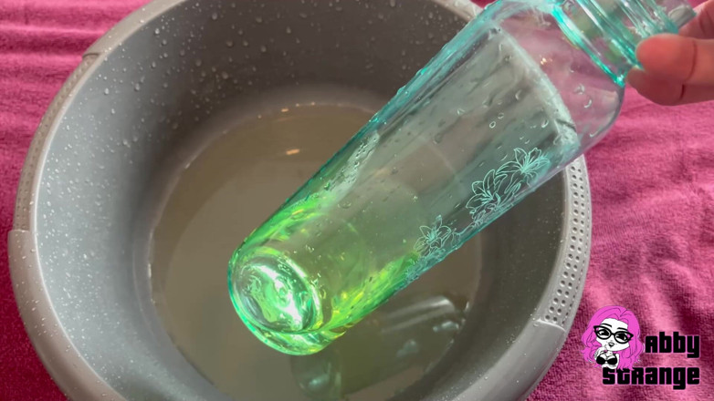 Abby Strange: In de fles plassen - kan ik het doen?