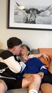 Hung dl homie перший раз трахає гей-отвір