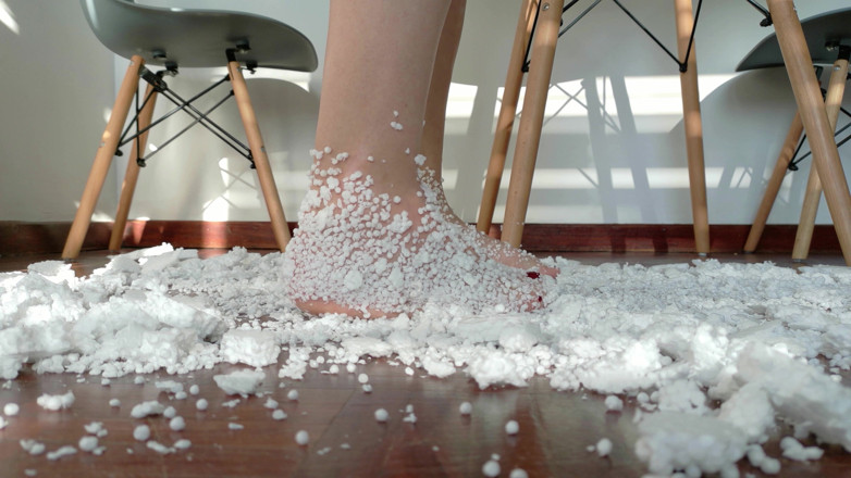Kinky Lyrical: Crushing Styrofoam Dengan Kaki Saya - Lyrical nakal