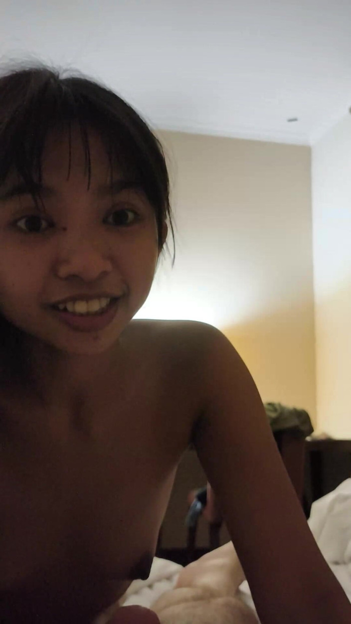 VygoNicolasTravelFR: Meine indonesische ehefrau schluckt zum ersten mal mein sperma und...