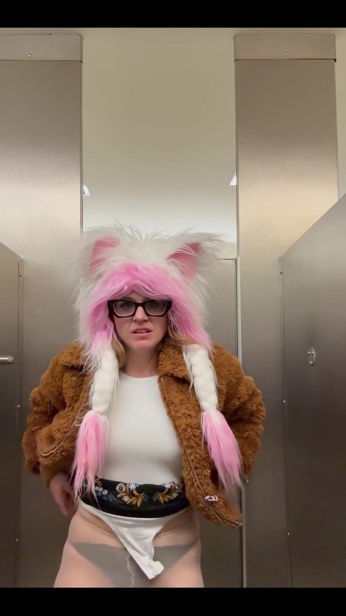 Suzy Wylde: Am flughafen wird man sich für ein bisschen analtraining vorbereiten