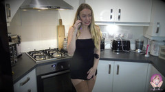 Brea Rose: 오줌 싸고 전화하는 동안